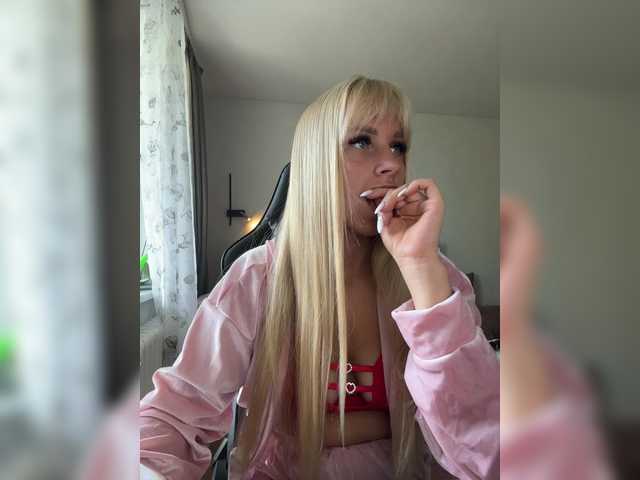 Artistkari live cam on BongaCams