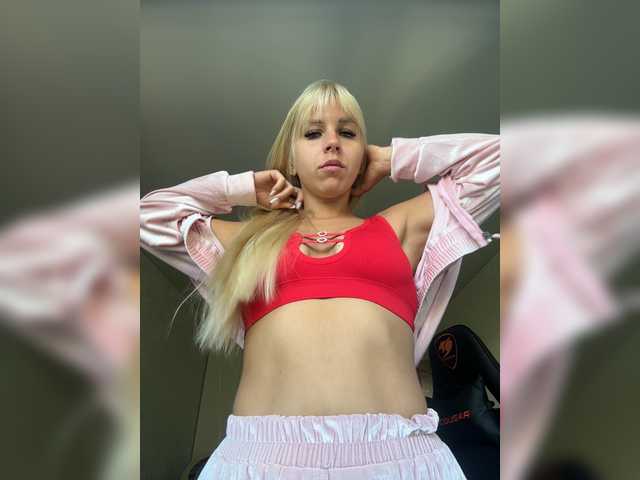 Artistkari live cam on BongaCams