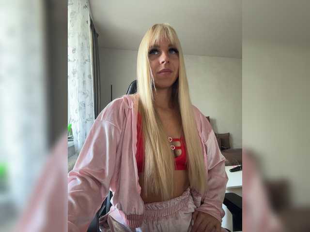 Artistkari live cam on BongaCams