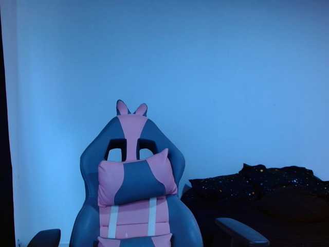 Alexus-f live cam preview