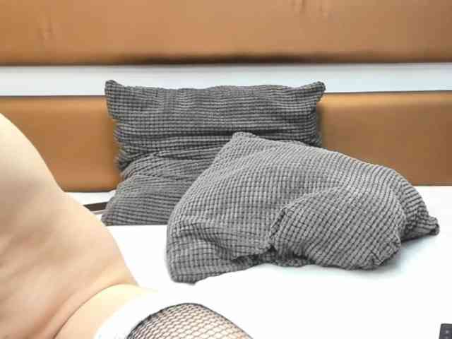 TrixyTaylor webcam