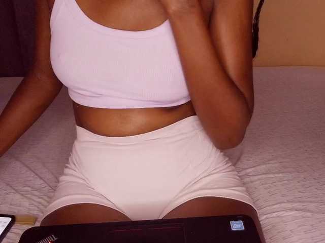 junea Live Cam on BongaCams