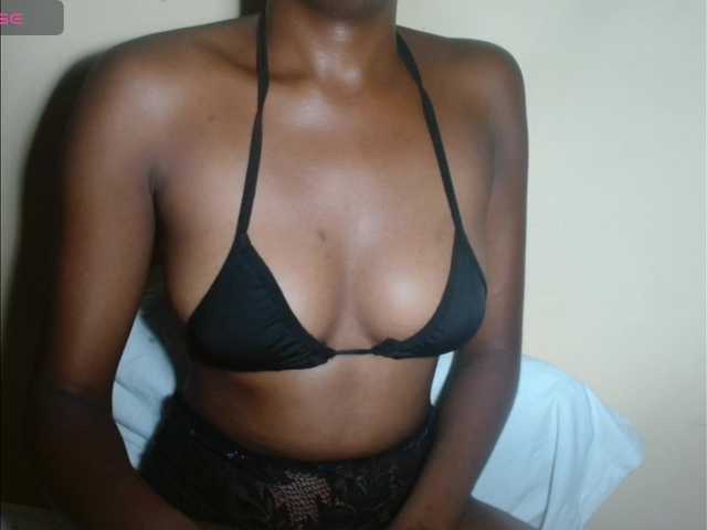 junea live cam on BongaCams