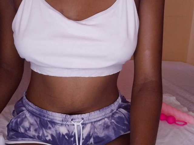junea live cam on BongaCams