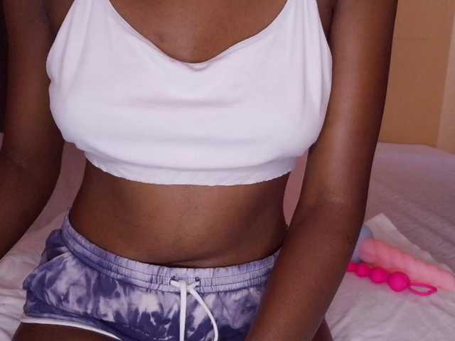 junea live cam on BongaCams