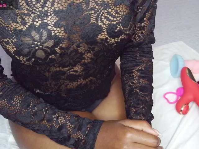 junea live cam on BongaCams