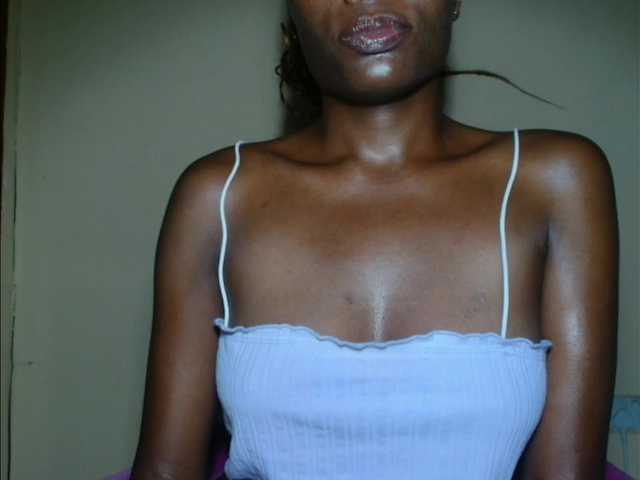 junea live cam on BongaCams