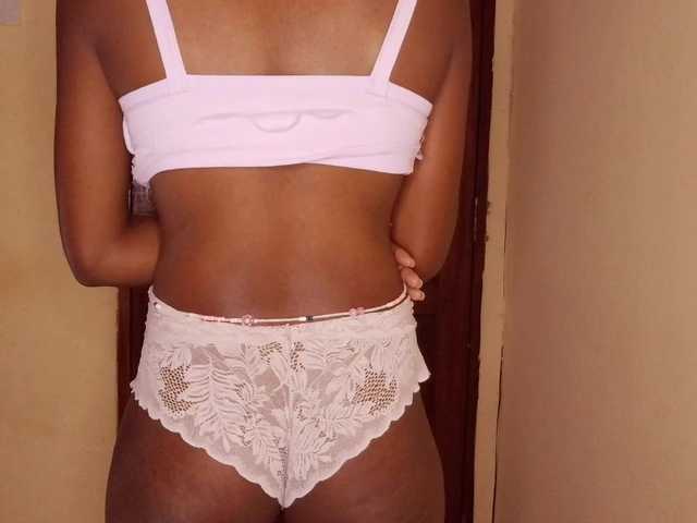 junea live cam on BongaCams