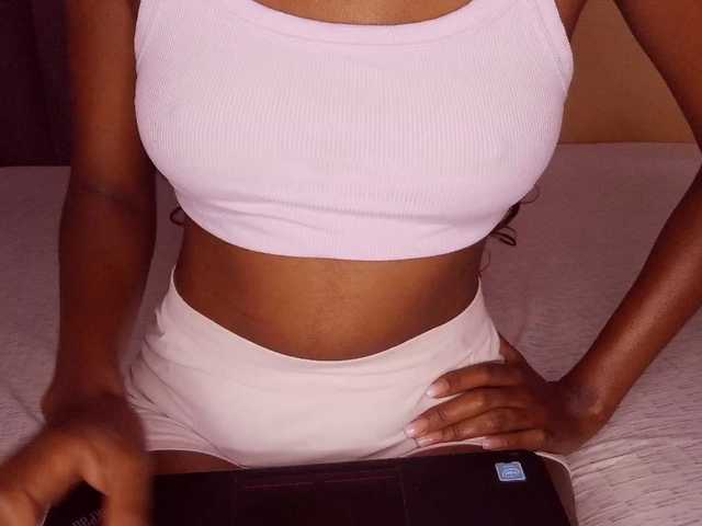 junea live cam on BongaCams