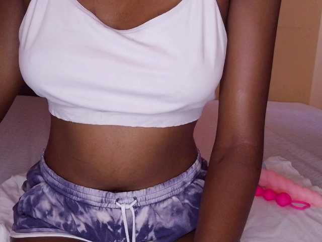 junea live cam on BongaCams