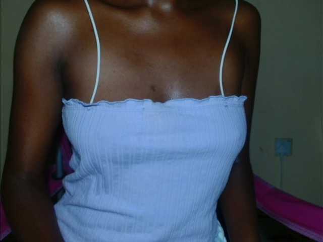 junea live cam on BongaCams