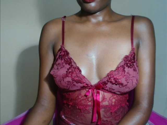 junea live cam on BongaCams
