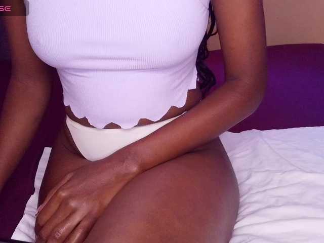 junea live cam on BongaCams