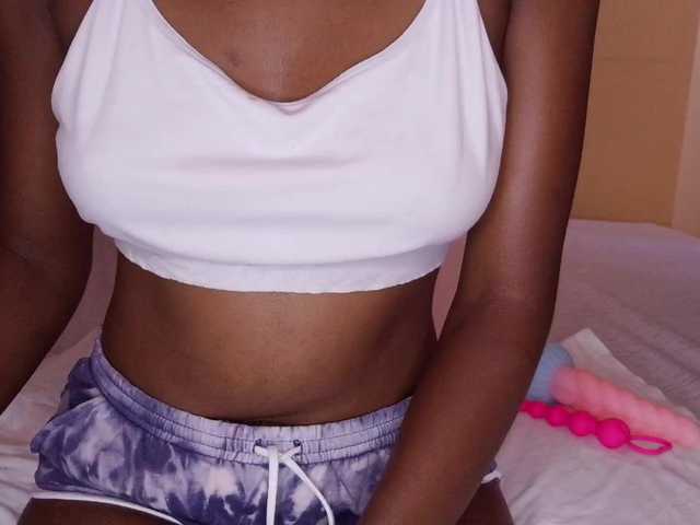 junea live cam on BongaCams