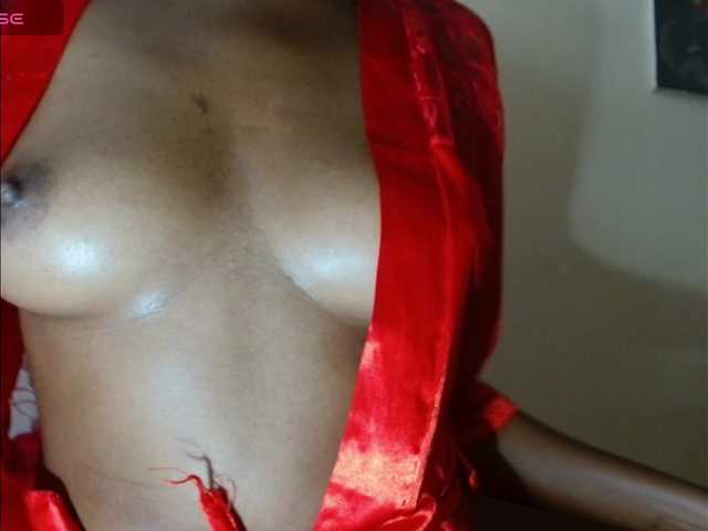 junea live cam on BongaCams