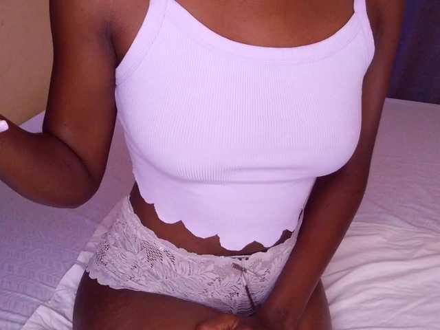 junea Live Cam on BongaCams