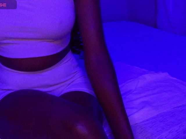 junea live cam on BongaCams