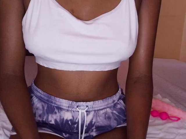 junea live cam on BongaCams