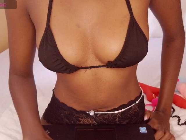 junea live cam on BongaCams