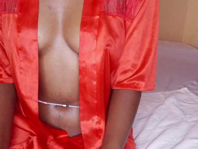 junea live cam on BongaCams