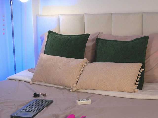 Carol-Ferrer live cam on BongaCams