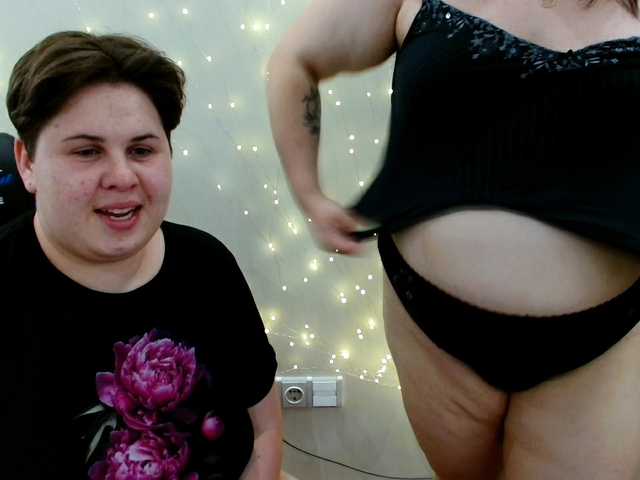 BeckyAndEllen live cam on BongaCams