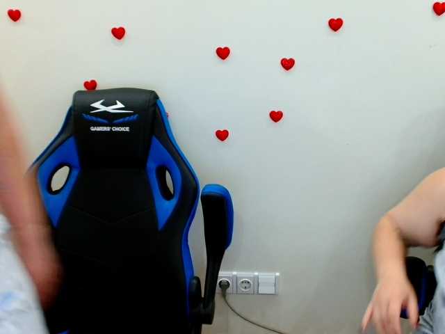 BeckyAndEllen live cam on BongaCams