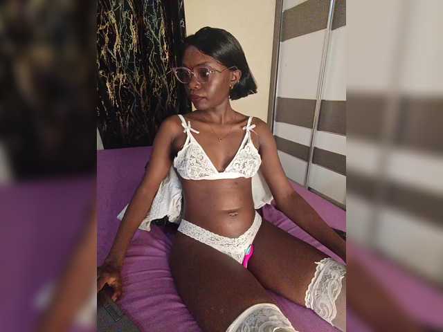 dreamyher live cam on BongaCams