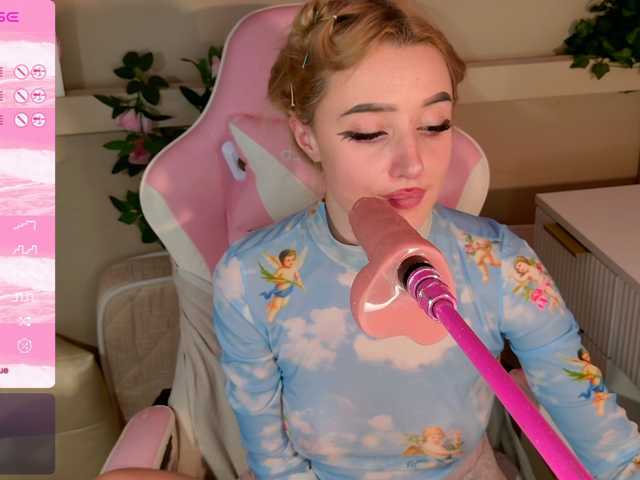 LeonaEviann live cam preview