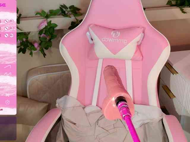 LeonaEviann webcam