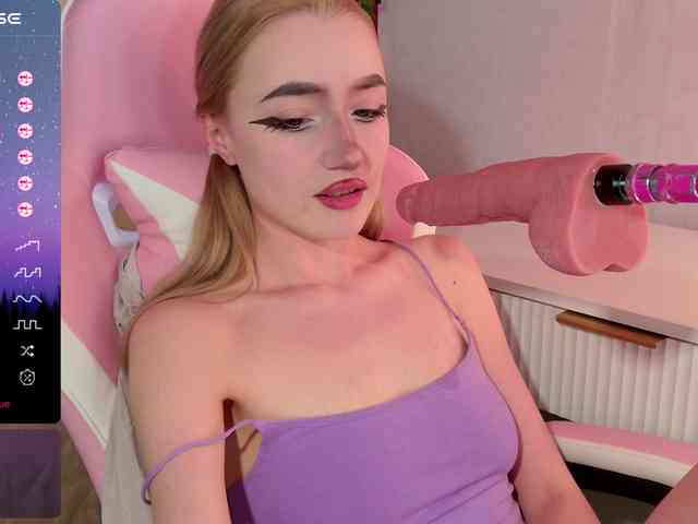 LeonaEviann webcam