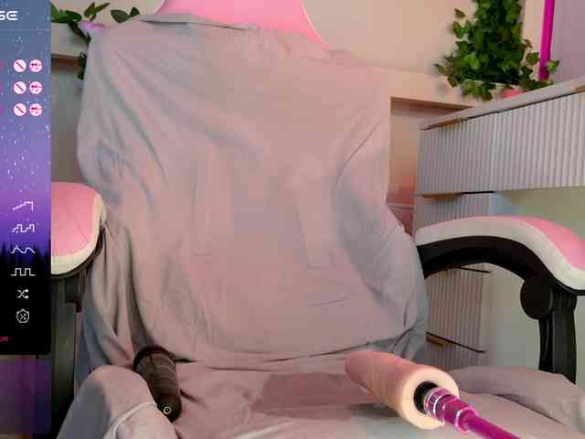 LeonaEviann webcam