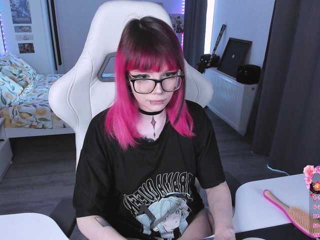 Yumi-Youkai live cam on BongaCams
