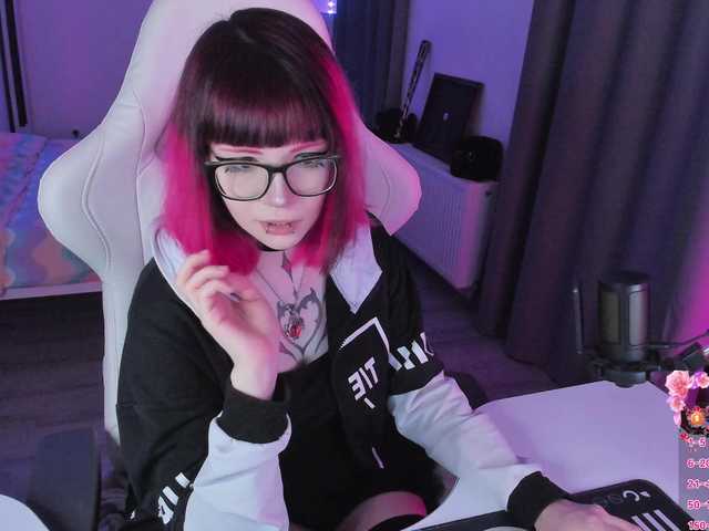 Yumi-Youkai live cam on BongaCams