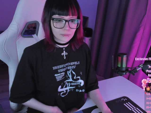 Yumi-Youkai live cam on BongaCams