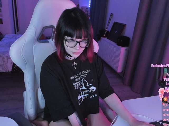 Yumi-Youkai live cam on BongaCams