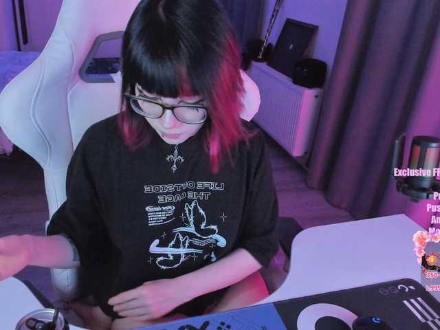Yumi-Youkai live cam on BongaCams