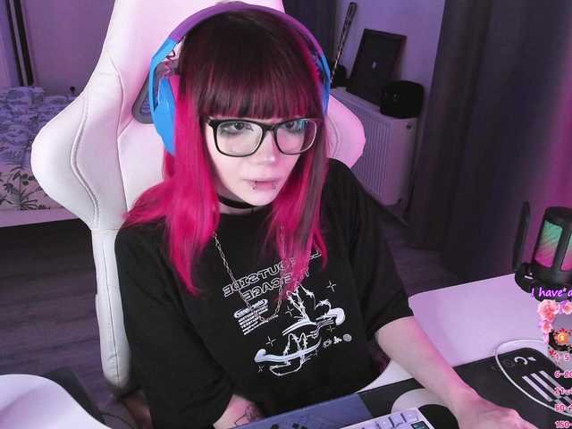 Yumi-Youkai live cam on BongaCams
