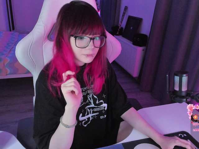 Yumi-Youkai live cam on BongaCams