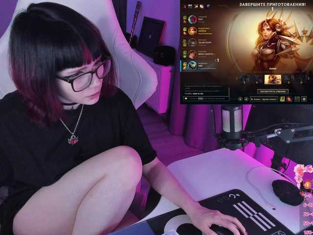 Yumi-Youkai live cam on BongaCams