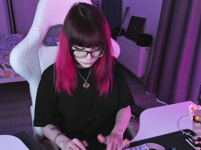 Yumi-Youkai live cam on BongaCams