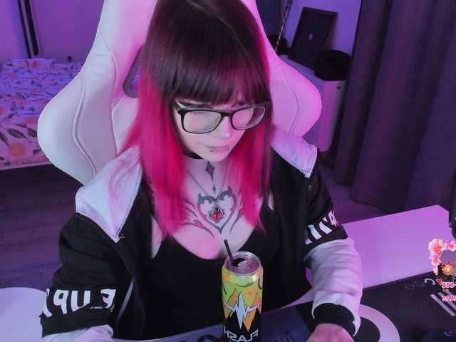 Yumi-Youkai live cam on BongaCams