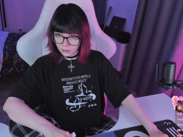 Yumi-Youkai live cam on BongaCams