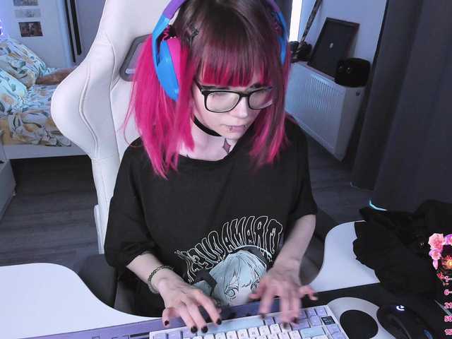 Yumi-Youkai live cam on BongaCams