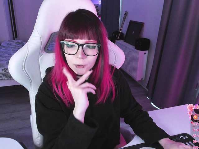 le modèle Yumi_Youkai est en webcam porno dans un show sur le site bongacams, il possède les tags suivants: White/Caucasian,Redhead,Shaved