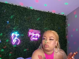 SarenaSoThick Porn Show