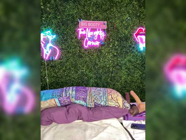 BigButtSarena's BongaCams show and profile