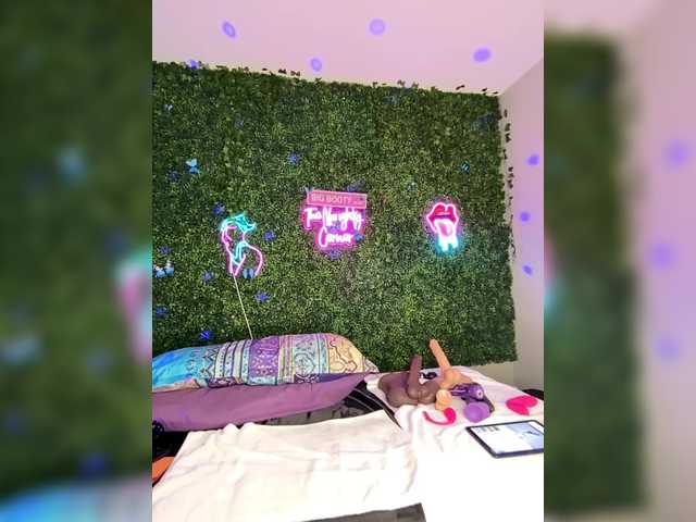 BigButtSarena's BongaCams show and profile