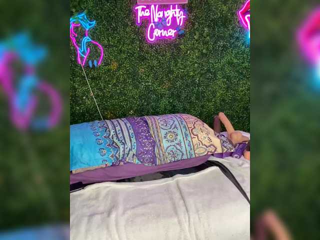 BigButtSarena's BongaCams show and profile