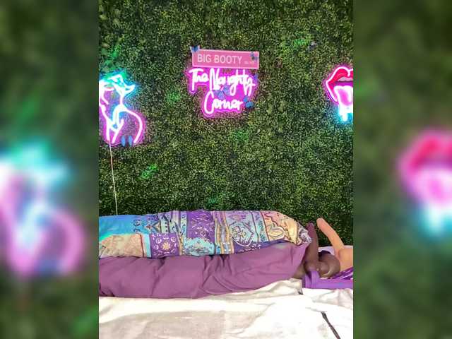 BigButtSarena's BongaCams show and profile